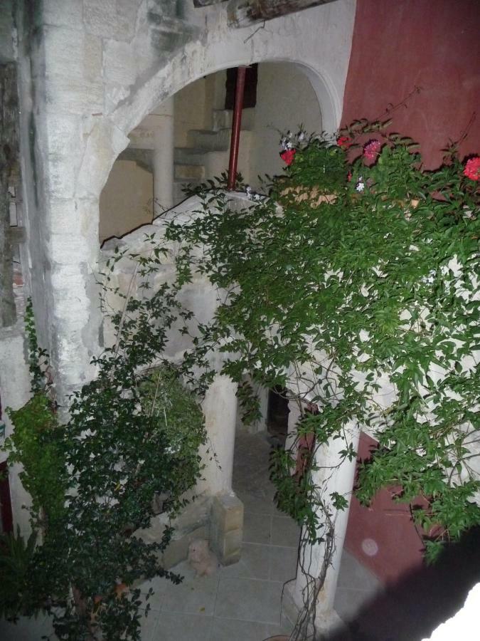 La Villages Chambres D'Hotes Vallabrègues Екстериор снимка